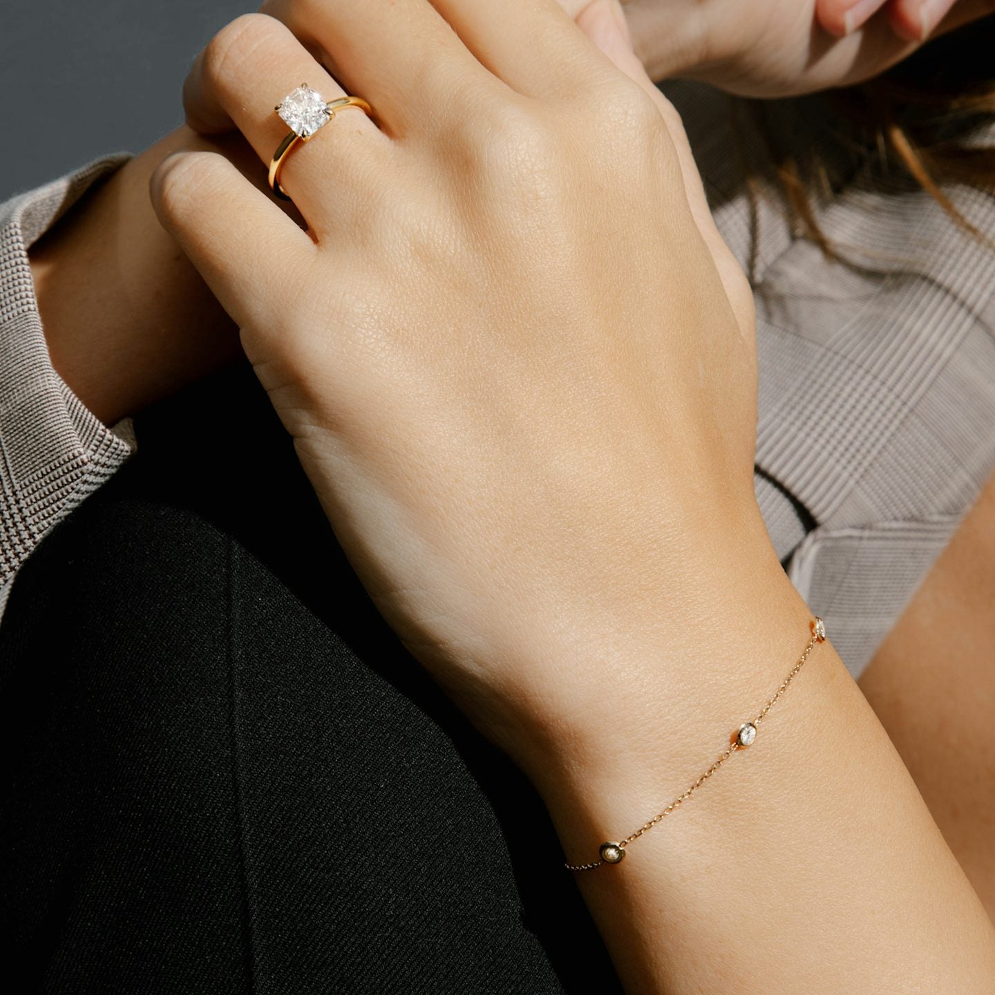 Round Knife-Edge Bezel Station Bracelet